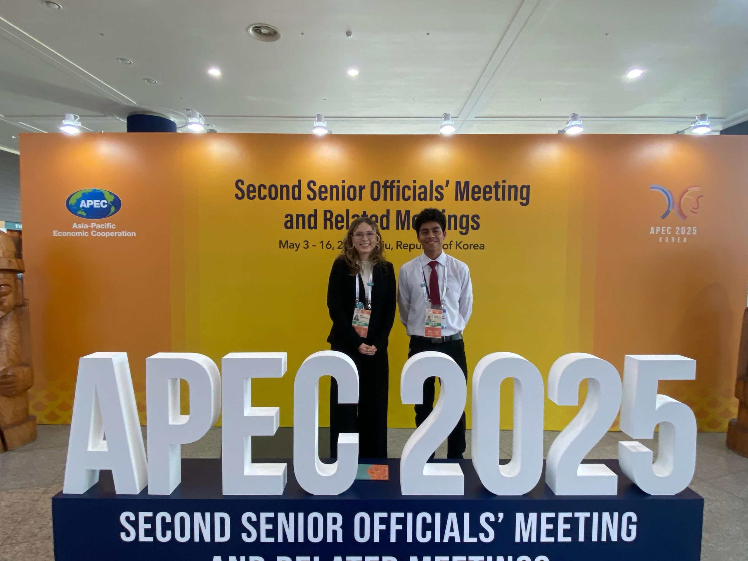 Dos jóvenes talentosos y con espíritu empresarial representaron al Perú en Programa Capacitación en Emprendimiento Social Sostenible en Corea del Sur