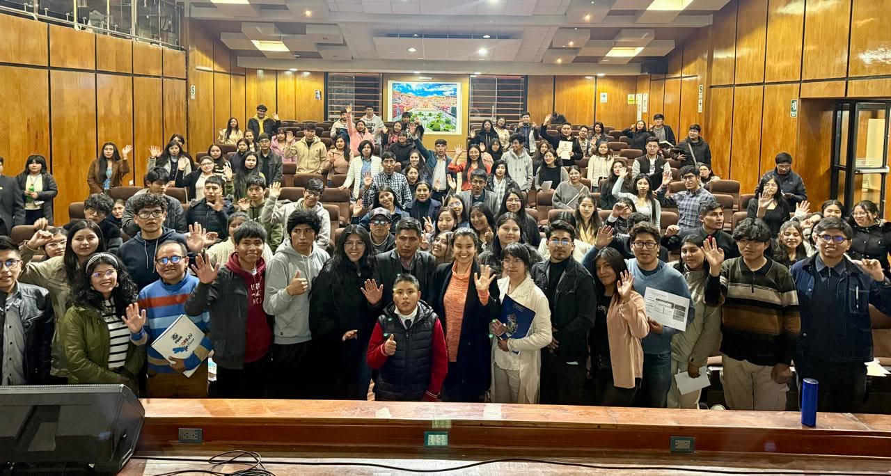 Teatro Municipal de Puno congregó a jóvenes de 15 a 29 años en ´Encuentro Regional de Juventudes 2025´