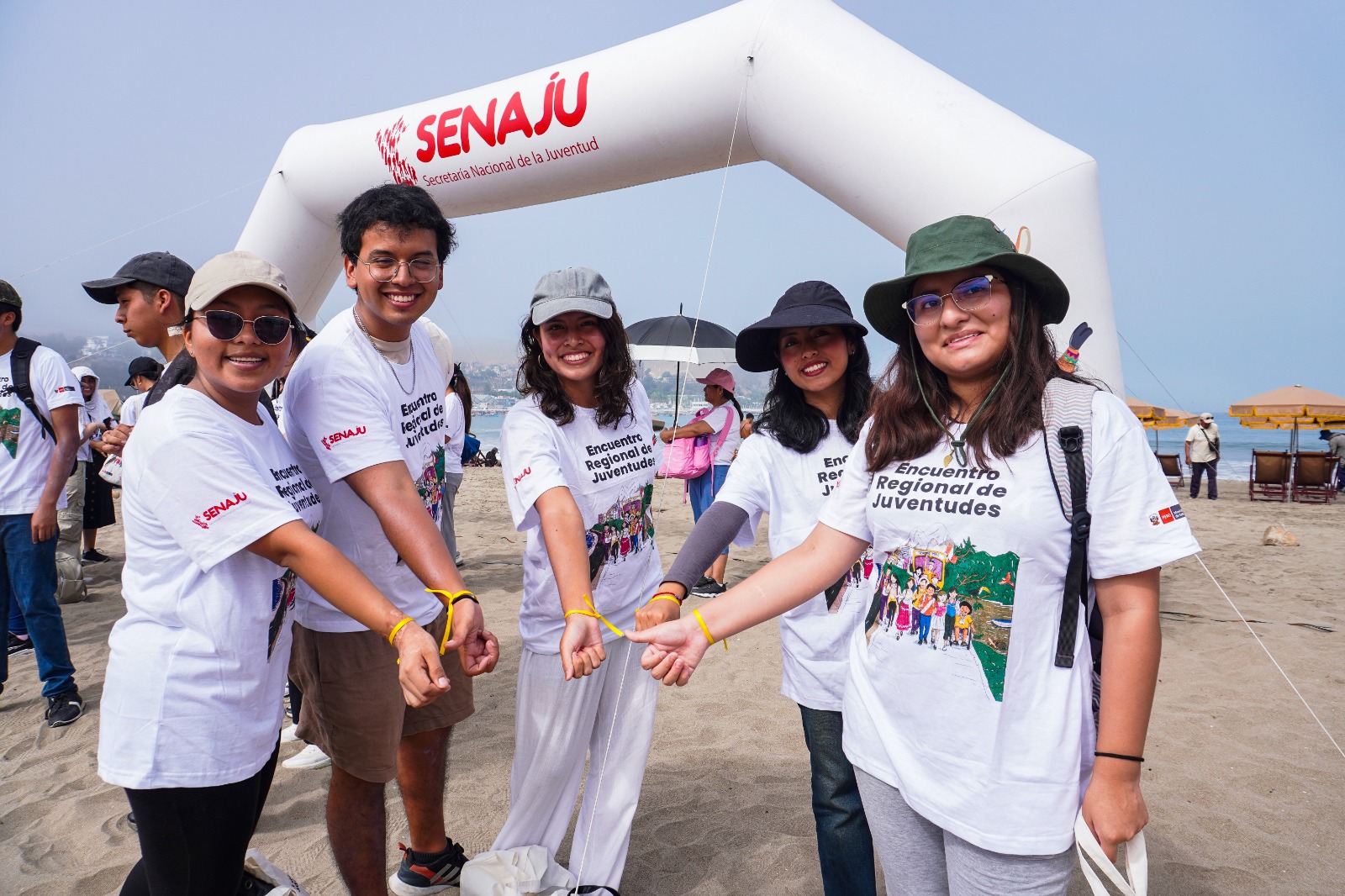 Jóvenes voluntarios se movilizaron por todo el país en jornada de limpieza de playas